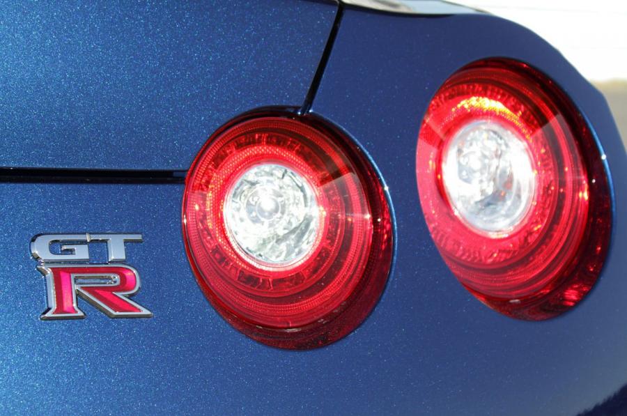  Nissan GT-R 2015 года  (фото 31 из 56)
